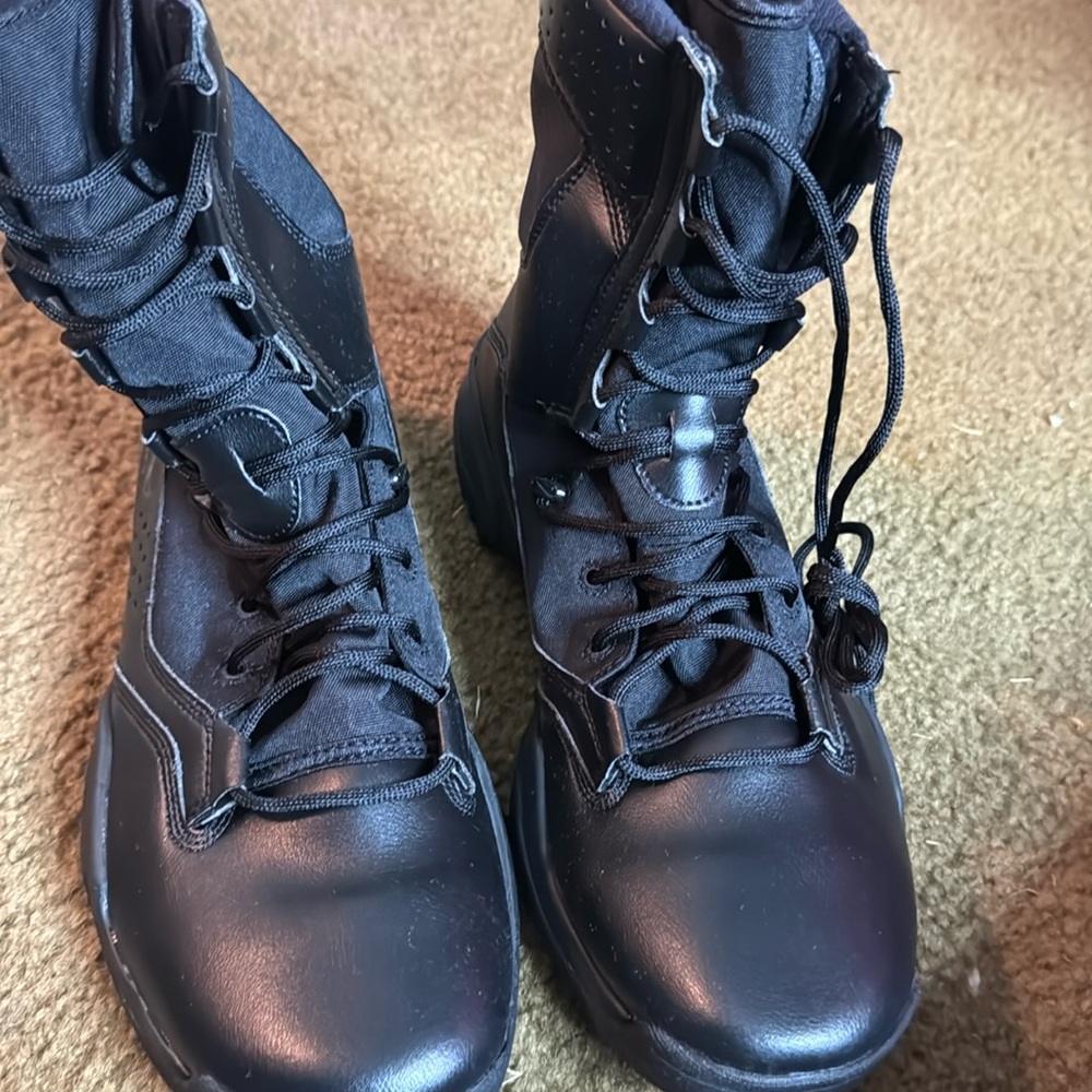 Nike Utility boots black size 10